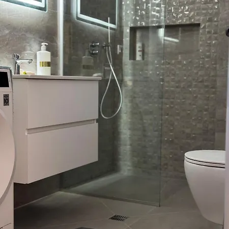 Liceu Charm Апартаменты Тирана