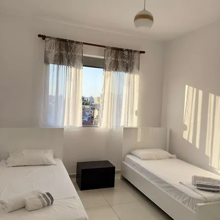 Liceu Charm * Тирана