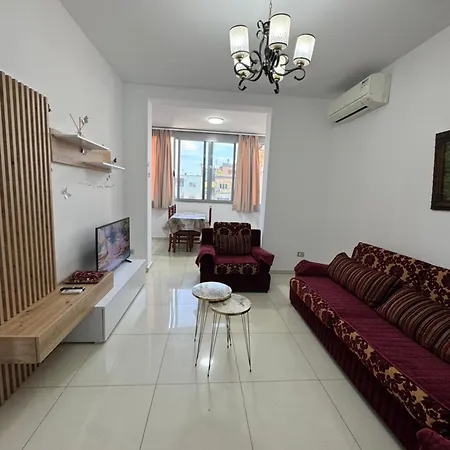 Liceu Charm Тирана