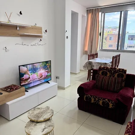 Liceu Charm Тирана