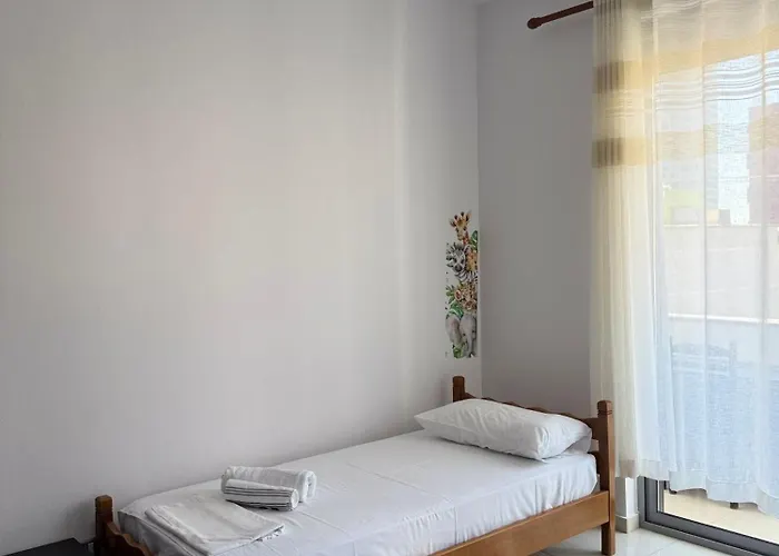 Liceu Charm * טיראנה