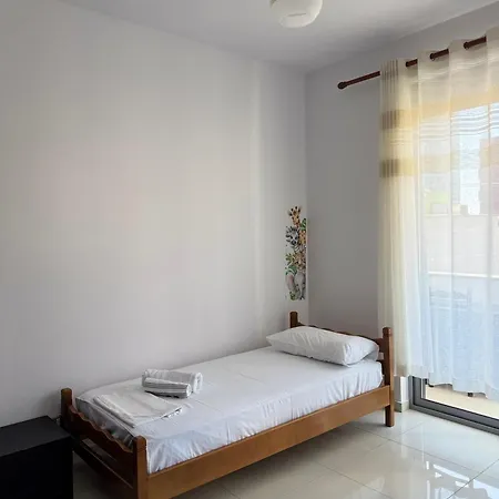 Liceu Charm * Τίρανα