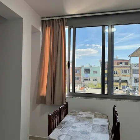 Liceu Charm * Τίρανα