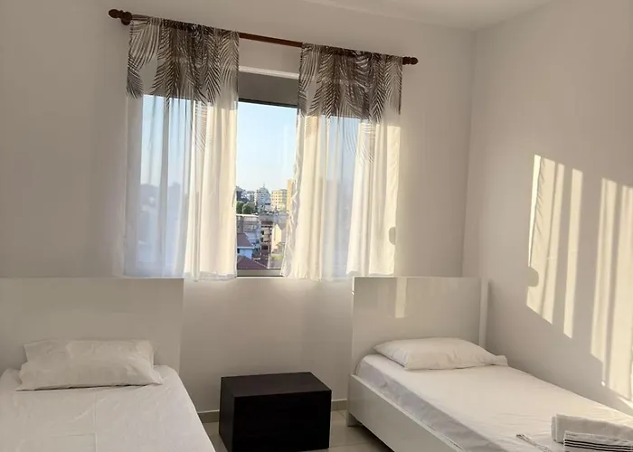 Liceu Charm * Tirana