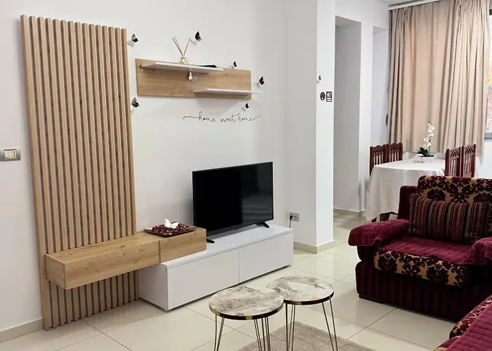 アパート Liceu Charm ティラナ